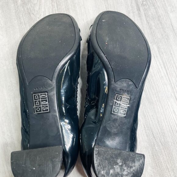 Prada Patent Bow Heels - Picture 6 of 10